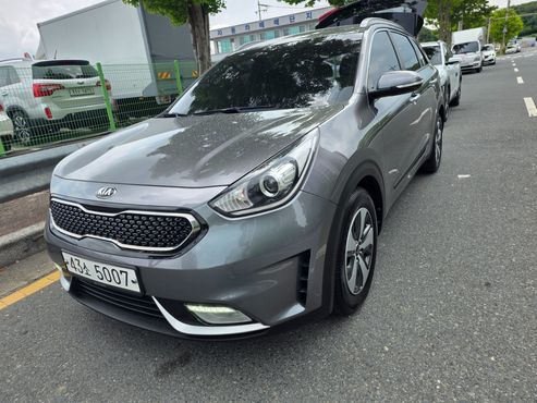 Kia Niro Prestige — пробег 185 000 км — фото 2 из 5