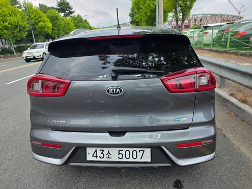 Kia Niro Prestige — пробег 185 000 км — фото 4 из 5