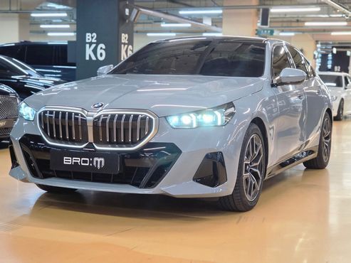 BMW 5-Series 520i M Sport — пробег 15 000 км — фото 1 из 5