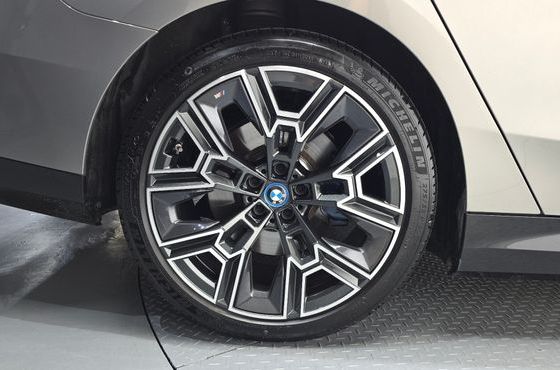 BMW 5-Series 530e xDrive M Sport — пробег 8 555 км — фото 5 из 5