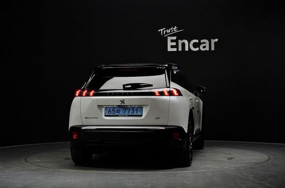 Peugeot 2008 EV GT — пробег 8 042 км — фото 4 из 5