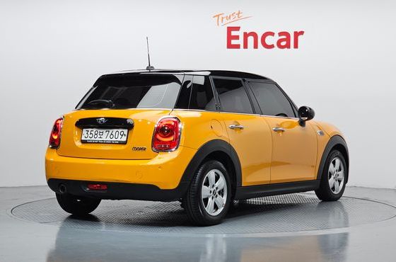 Mini Cooper 5Door Standard 3rd — пробег 66 729 км — фото 2 из 5