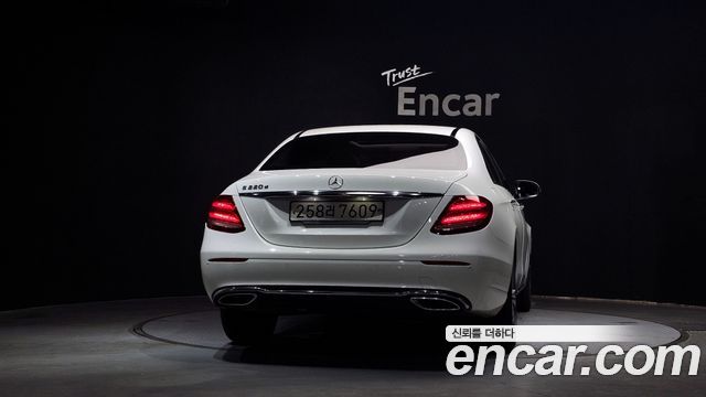 Mercedes-Benz E-Class из Кореи Encar