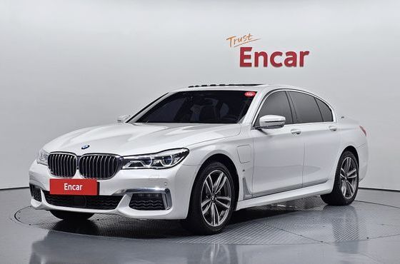 BMW 7-Series 740e iPerformance M Sport — пробег 75 813 км — фото 1 из 5