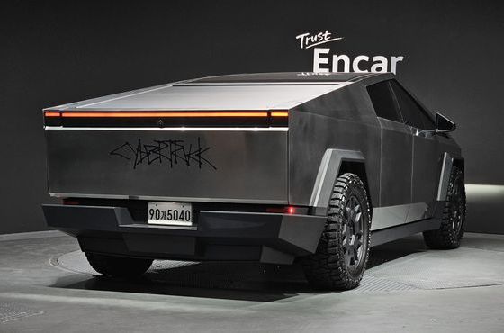Tesla Cybertruck AWD — пробег 56 323 км — фото 2 из 5