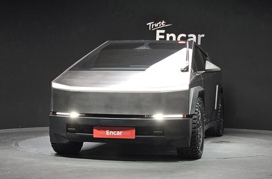 Tesla Cybertruck AWD — пробег 56 323 км — фото 3 из 5