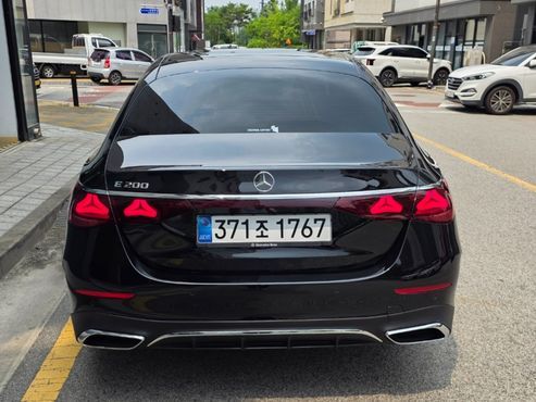 Mercedes-Benz E-Class E200 AMG Line — пробег 800 км — фото 4 из 5