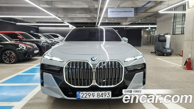 BMW 7-Series 740d xDrive M Sport — пробег 6 810 км — фото 3 из 5