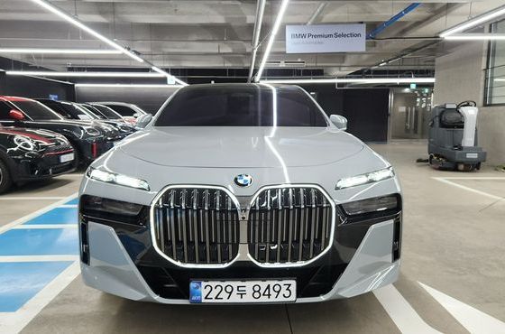 BMW 7-Series 740d xDrive M Sport — пробег 6 810 км — фото 3 из 5