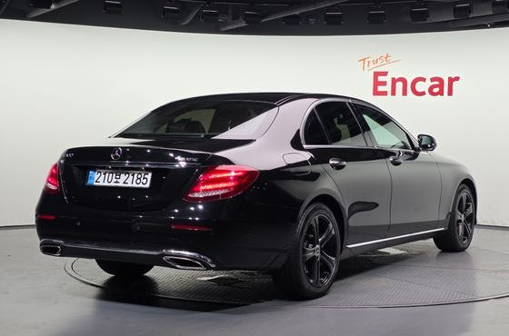 Mercedes-Benz E-Class E300 4MATIC Avnatgarde — пробег 184 965 км — фото 2 из 5