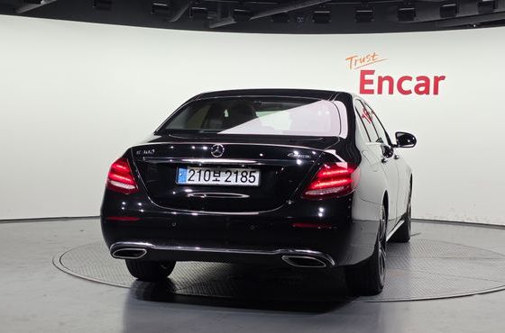 Mercedes-Benz E-Class E300 4MATIC Avnatgarde — пробег 184 965 км — фото 4 из 5