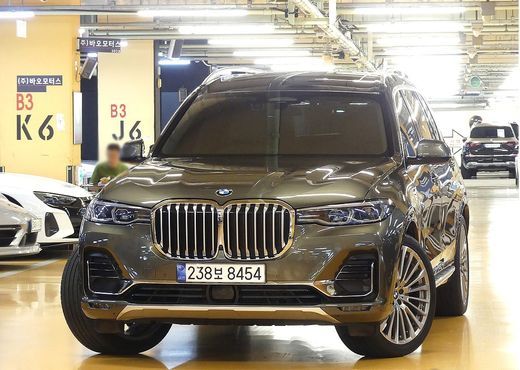 BMW X7 xDrive 40i Design Pure Excellence 6-Seater — пробег 60 000 км — фото 3 из 5