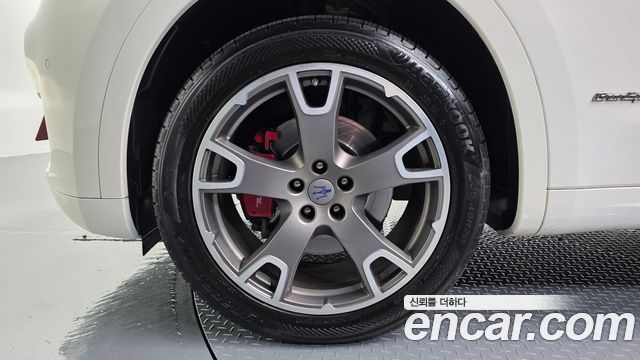 Maserati Levante из Кореи Encar