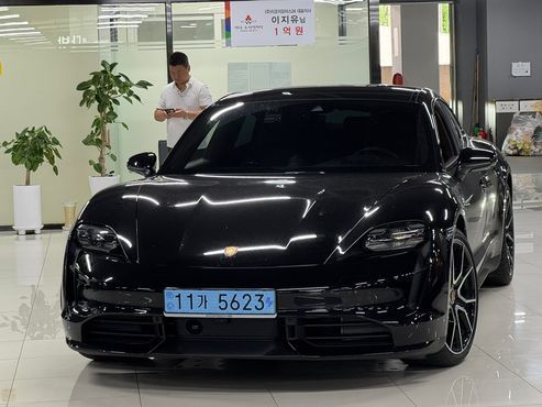 Porsche Taycan Turbo — пробег 13 600 км — фото 1 из 5
