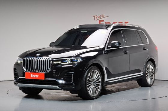 BMW X7 xDrive 40i Design Pure Excellence 6-Seater — пробег 141 067 км — фото 1 из 5