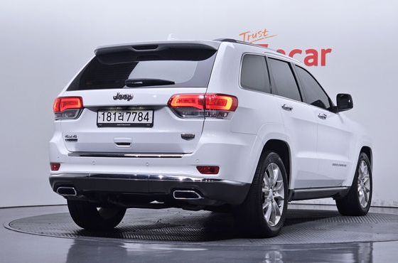 Jeep Cherokee 3.0 Diesel Overland Summit WK2 — пробег 92 423 км — фото 2 из 5