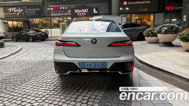 BMW i7 eDrive 50 M Sport — пробег 38 000 км — фото 4 из 5