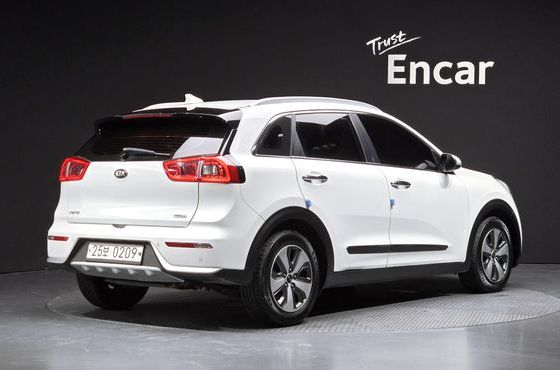 Kia Niro Prestige — пробег 188 611 км — фото 2 из 5