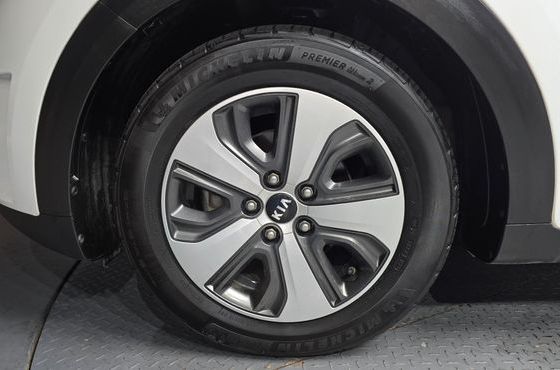 Kia Niro Prestige — пробег 188 611 км — фото 5 из 5