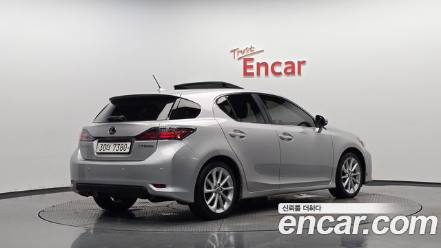 Lexus CT200h 1.8 Compact Luxury ZWA10 — пробег 74 886 км — фото 2 из 5