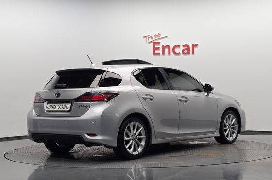 Lexus CT200h 1.8 Compact Luxury ZWA10 — пробег 74 886 км — фото 2 из 5
