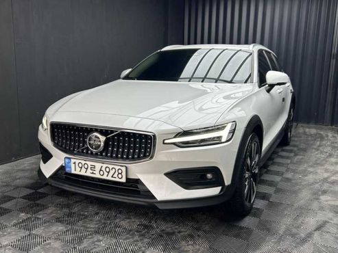 Volvo V60 B5 Ultimate AWD — пробег 49 900 км — фото 2 из 5
