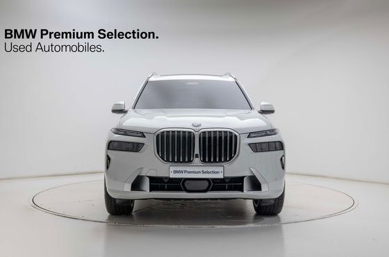 BMW X7 xDrive 40i Design Pure Excellence 7-Seater — пробег 8 660 км — фото 3 из 5