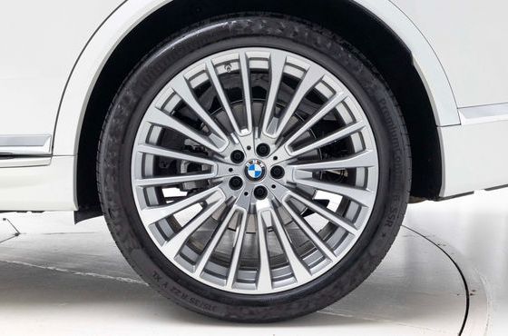 BMW X7 xDrive 40i Design Pure Excellence 7-Seater — пробег 8 660 км — фото 5 из 5