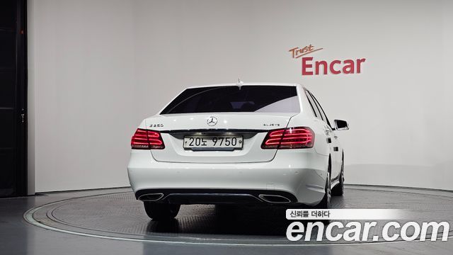 Mercedes-Benz E-Class E250 BlueTec 4MATIC AV — пробег 128 891 км — фото 4 из 5