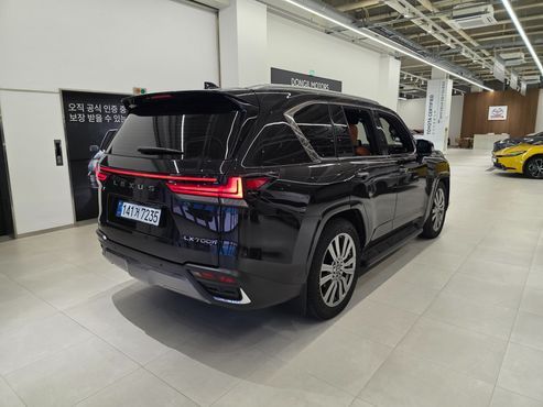 Lexus LX 700h VIP — пробег 2 664 км — фото 2 из 5