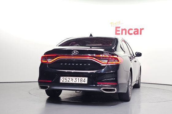 Hyundai Grandeur Premium — пробег 216 021 км — фото 4 из 5