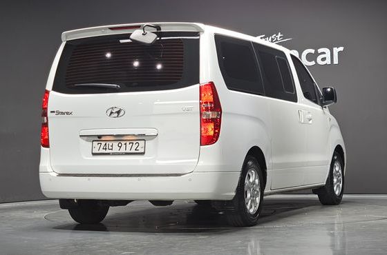 Hyundai Starex 12-Seater Wagon CVX Luxury — пробег 176 483 км — фото 2 из 5