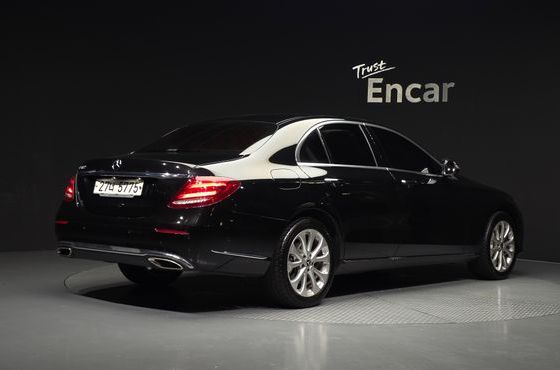 Mercedes-Benz E-Class E300 Exclusive — пробег 87 559 км — фото 2 из 5
