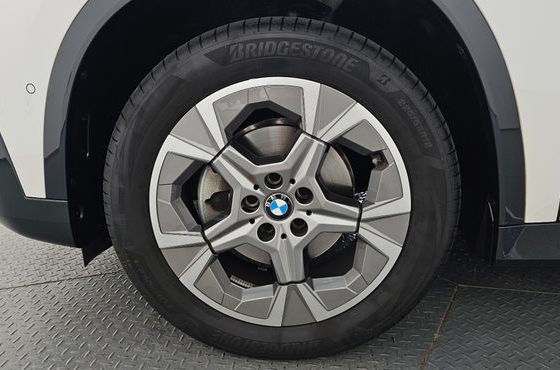 BMW X1 xDrive 20i xLine — пробег 11 251 км — фото 5 из 5