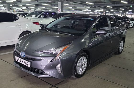 Toyota Prius 1.8 E — пробег 89 600 км — фото 1 из 5