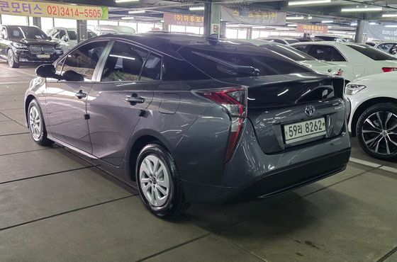 Toyota Prius 1.8 E — пробег 89 600 км — фото 2 из 5
