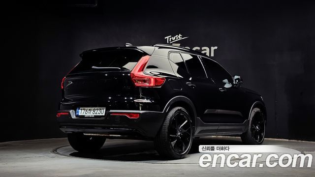 Volvo XC40 B4 Black Edition — пробег 14 868 км — фото 2 из 5
