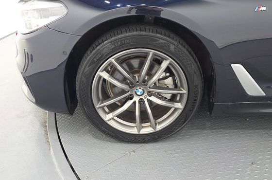 BMW 5-Series 520d xDrive M Sport Package Plus — пробег 180 973 км — фото 5 из 5