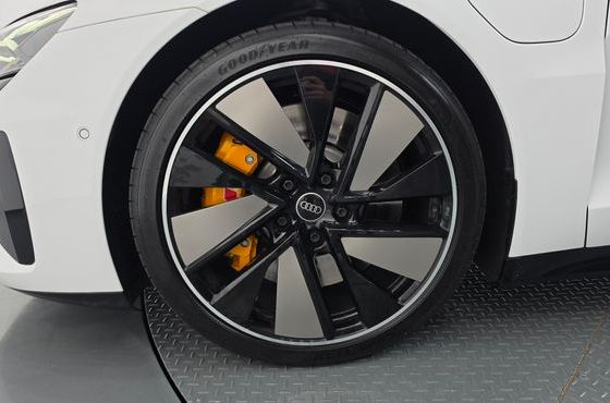 Audi e-tron GT GT quattro Premium — пробег 3 745 км — фото 5 из 5
