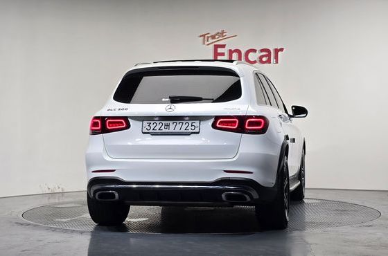 Mercedes-Benz GLC-Class GLC300 4MATIC Premium — пробег 44 688 км — фото 4 из 5