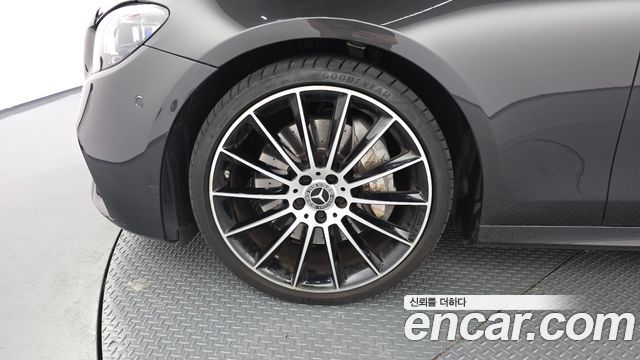 Mercedes-Benz E-Class E350 4MATIC AMG Line — пробег 42 506 км — фото 5 из 5