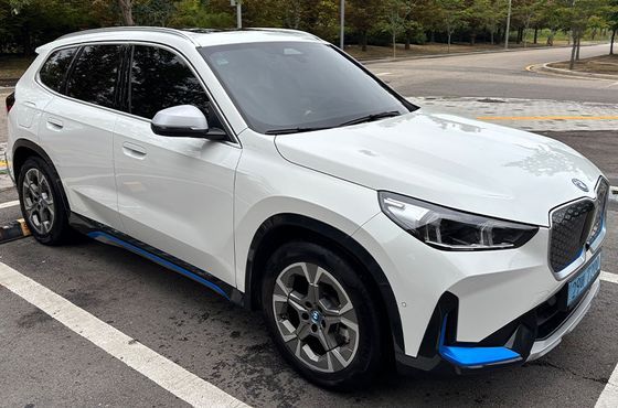 BMW iX1 xDrive 30 xLine — пробег 17 080 км — фото 2 из 5