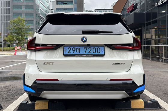 BMW iX1 xDrive 30 xLine — пробег 17 080 км — фото 4 из 5