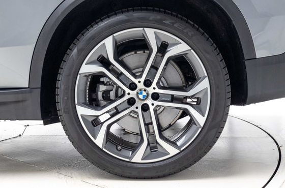 BMW X5 xDrive 50e xLine — пробег 8 000 км — фото 5 из 5