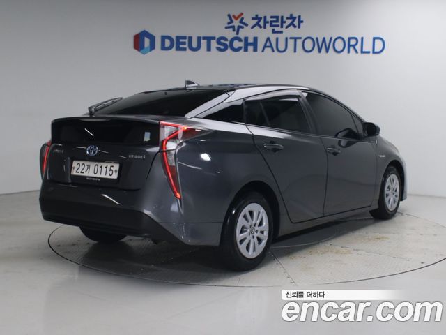 Toyota Prius 1.8 E — пробег 182 387 км — фото 2 из 5