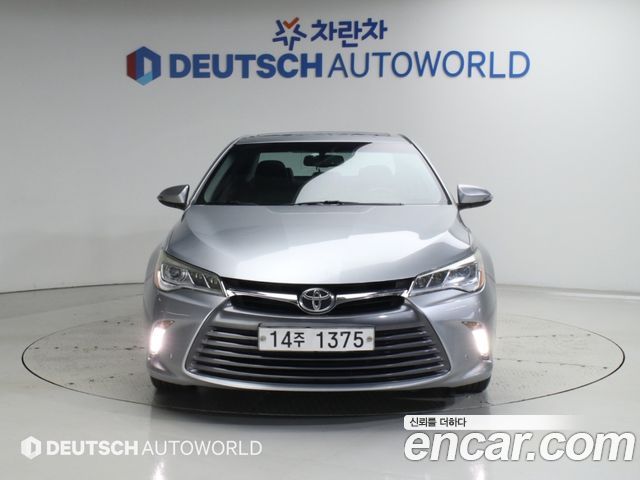 Toyota Camry 2.5 XLE — пробег 89 777 км — фото 3 из 5