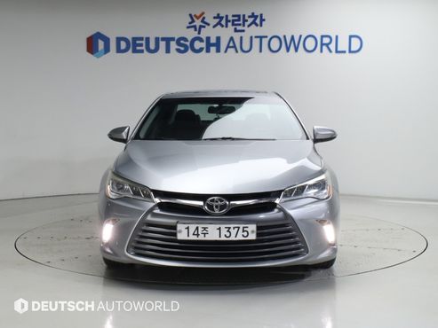 Toyota Camry 2.5 XLE — пробег 89 777 км — фото 3 из 5