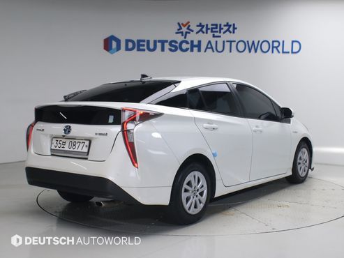 Toyota Prius 1.8 E — пробег 127 516 км — фото 2 из 5