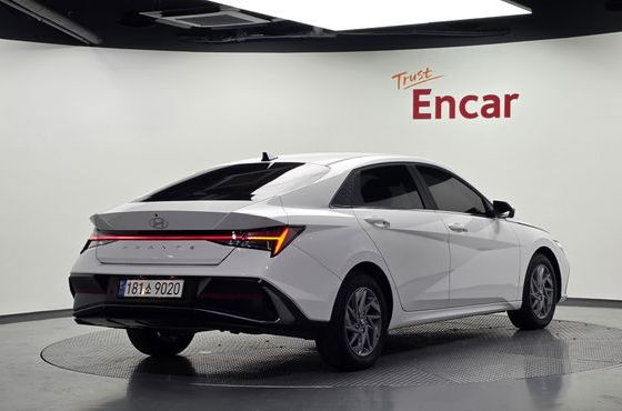 Hyundai AVANTE 1.6 Inspiration — пробег 28 892 км — фото 2 из 5