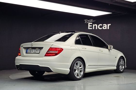 Mercedes-Benz C-Class C200 CGI AVANTGARDE — пробег 87 770 км — фото 2 из 5